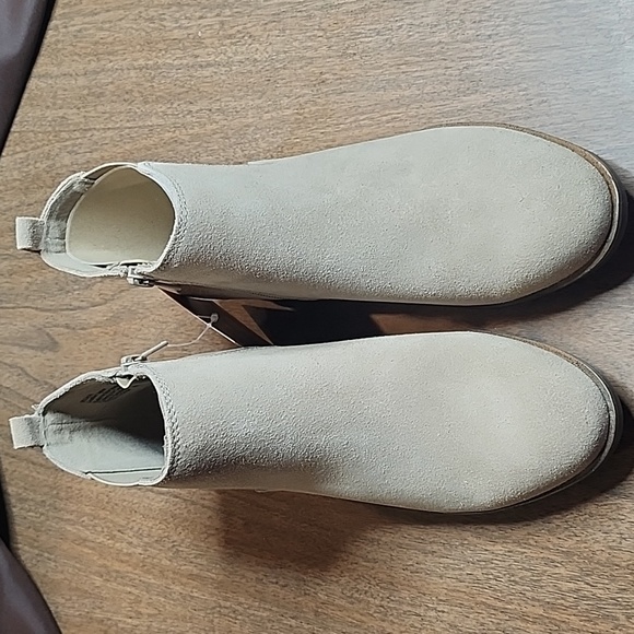 White Mountain Ankle Boots - Picture 2 of 7